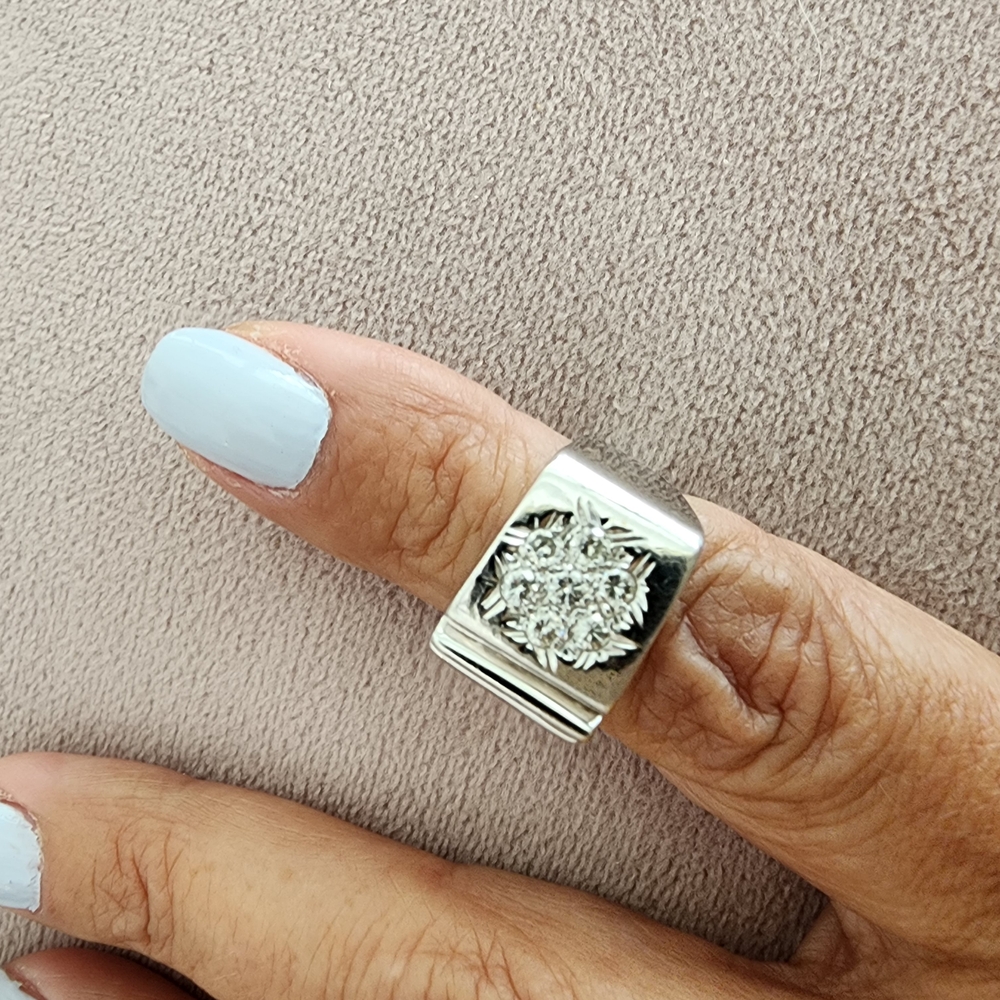 18KT WHITE GOLD diamond Ring  with Intricate Design Appx Size 4 1/2